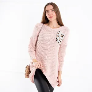 Svetlý ružový nadrozmerný dámsky dlhý sveter so vzorovaným vreckom - Oblečenie