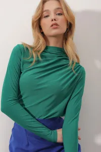 Trend Alaçatı Stili Women's Green High Neck Draped Sandy Crop Blouse