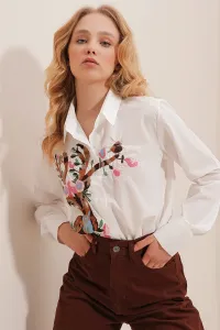 Trend Alaçatı Stili Women's White Deer Embroidered Poplin Shirt