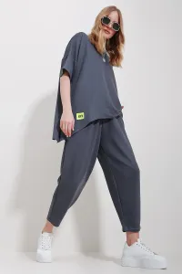 Trend Alaçatı Stili Women's Anthracite Crew Neck Asymmetric Cut Coated Blouse And Trousers Suit