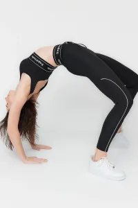Trendyol X Sagaza Studio Čierne elastické športové pančuchové nohavice s detailným lemovaním a push-up prešívaním