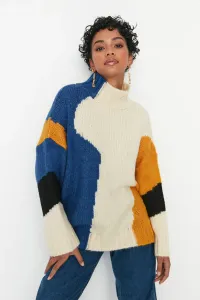Trendyol viacfarebný mäkký textúrovaný farebný blok pletený sveter