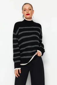 Trendyol Black Wide Fit pruhovaný pletený sveter