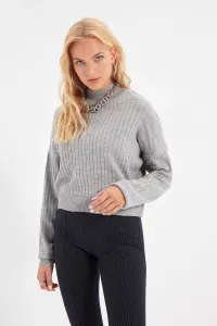 Šedý pletený sveter s vysokým golierom značky Trendyol
