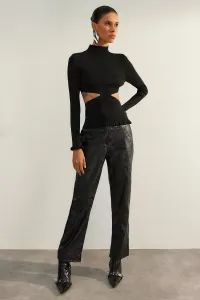 Trendyol limitovaná edícia čierne okno/vystrihnutý pletený sveter