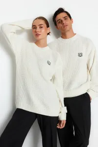 Trendyol Men's Ecru Oversize Fit Wide Fit Crew Neck Embroidered Knitwear Sweater
