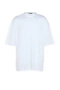 Trendyol biely pánske oversized/široký strih Pohodlné základné tričko s výstrihom zo 100% bavlny Crew