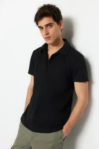 Trendyol Limited Edition Čierne pánske tričko s pravidelným/pravidelným výstrihom s hrubým pique na zips
