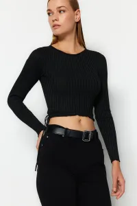 Čierny pletený sveter s okrúhlym výstrihom od značky Trendyol