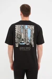 Trendyol Black pánsky uvoľnený/pohodlný strih tričko so 100% bavlnenou mestskou potlačou