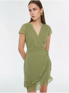 Zelené bodkované zavinovacie šaty Trendyol #670443
