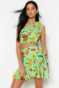 Trendyol súprava s ovocným vzorom: blúzka s volánmi na jedno rameno a sukňa