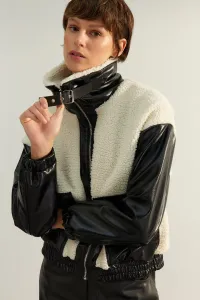 Trendyol limitovaná edícia čierneho oversized plyšového kabáta