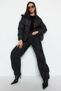 Trendyol Black Rib detailný, vodoodpudivý nafukovací kabát