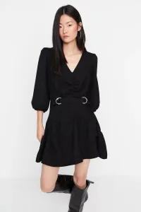 Trendyol Black Belted Mini Woven zhromaždil detailné tkané šaty