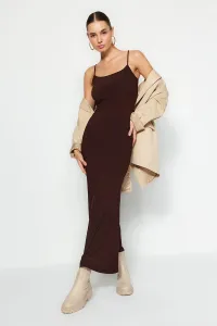 Trendyol hnedé vypasované/lepkavé pletené maxi šaty s ramienkami