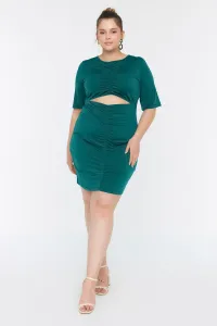 Trendyol krivka Smaragdovo zelené pletené šaty s detailom výrezu