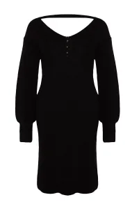 Trendyol Curve čierne pletené šaty s gombíkmi detailné vpredu