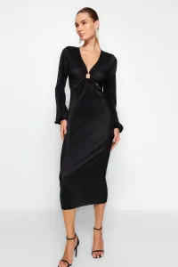 Trendyol čierne vypasované pletené okno/vystrihnuté detailne plisované elegantné večerné šaty