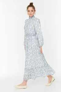 Trendyol Blue kvetinový stojačik šifónové pletené šaty s detailom pása s vlastnou líniou