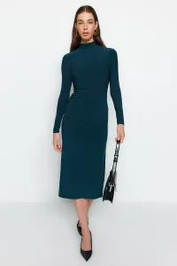 Trendyol Emerald Green Draping Detail Stand Up A-line flexibilné midi pletené šaty
