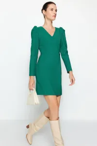 Trendyol Smaragdovo zelené rameno detailné V výstrih mini tkané šaty #7400114