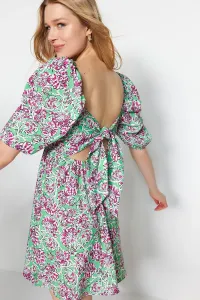 Trendyol zelený tkaný detail chrbta kvetinové mini tkané šaty