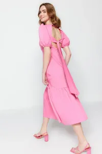Trendyol ružovo tkané detaily chrbta midi tkané šaty
