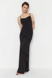 Trendyol Čierne vypasované večerné šaty s pletenou čipkou