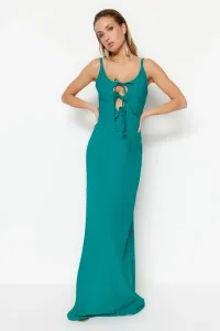 Trendyol Smaragdovo zelené dlhé večerné šaty s tkaným lemovaním