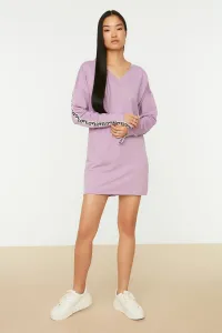 Trendyol Lila Stripe detailné pletené šaty s výstrihom do V