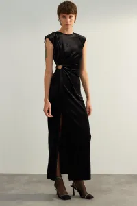 Trendyol limitovaná edícia čierny výrez/detail okna Zamatové midi šaty
