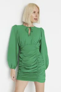 Trendyol limitovaná edícia zelenej kravaty detailné šaty