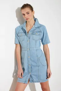 Trendyol Mini džínsové šaty So svetlomodrým detailom vrecka