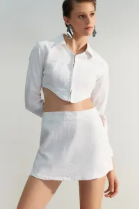 Trendyol Limitovaná Edícia Mini Džínsová Sukňa s Bielym Prešívaním