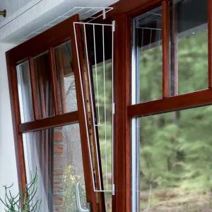 Trixie ochranná mriežka vyklápacích okien - biela - Prevedenie 1: na uchytenie na strane okna