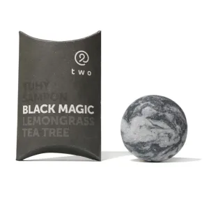 two cosmetics Tuhý šampón s aktívnym uhlím BLACK MAGIC 85 g