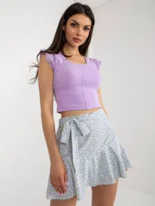 Bielo-fialová dámska kvetinová sukňa so šortkami a viazaním - M/L