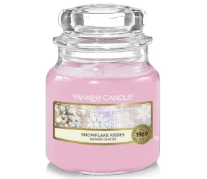 Yankee Candle Yankee Candle - Vonná sviečka SNOWFLAKE KISSES malá 104g 20-30 hod