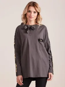 Blouse decorated with anthracite sequins